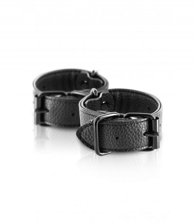 ADJUSTABLE BLACK HANDCUFFS WITH BUCKLE - Imagen 3